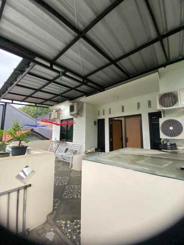 rumah komplex dua lantai siap huni