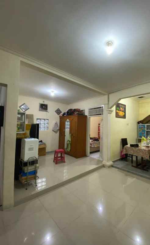 rumah komplex dua lantai siap huni