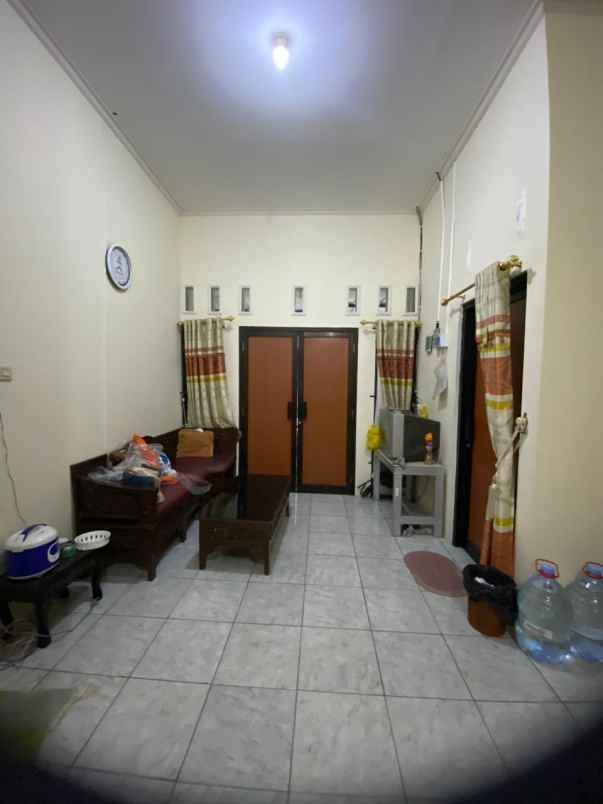 rumah komplex dua lantai siap huni