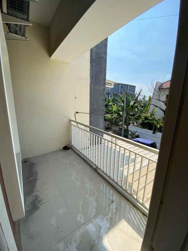 rumah kutisari hadap utara