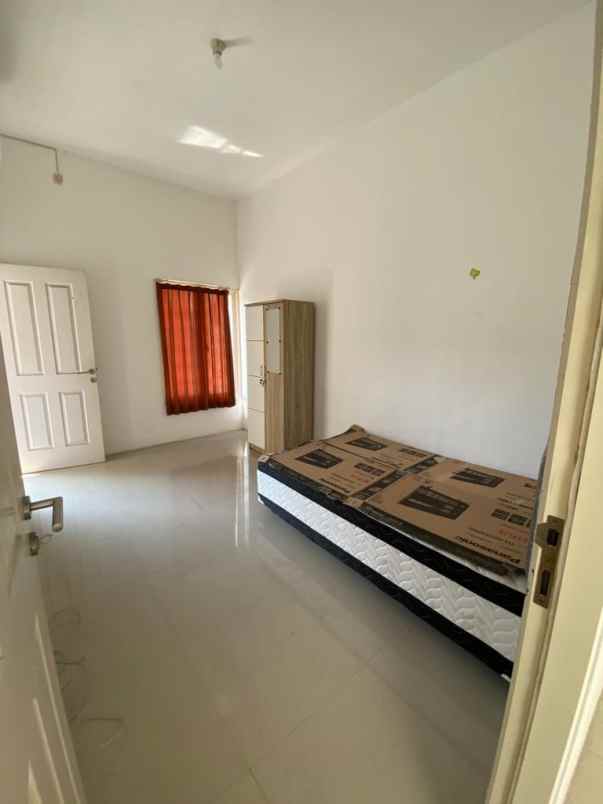 rumah kutisari hadap utara