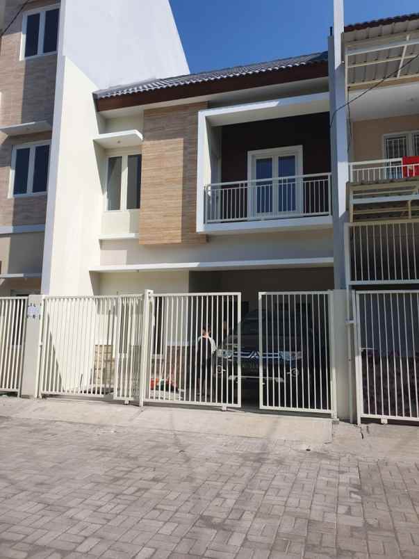 rumah kutisari hadap utara