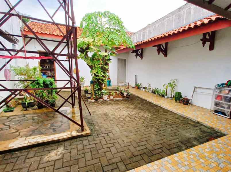 rumah lamper semarang selatan