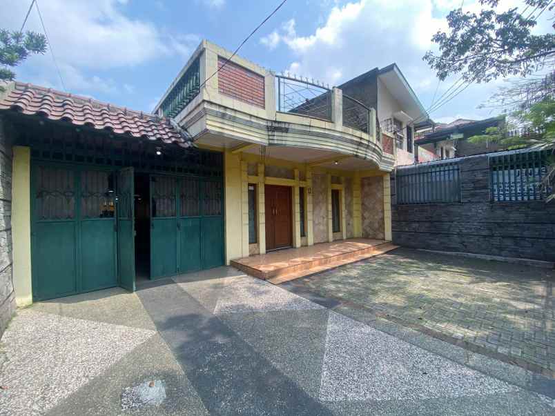 rumah luas kosan 20 kamar di pusat kota bandung