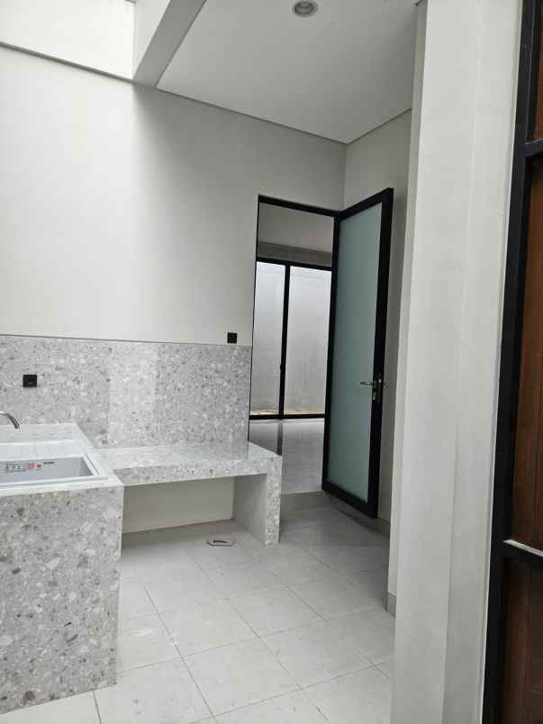 rumah lux minimalis semi furnished