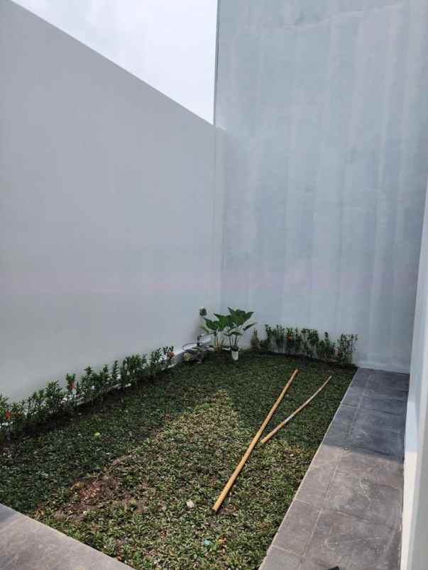 rumah megah 2 lantai di jalan soekarno hatta pekanbaru