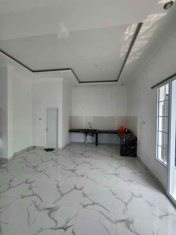 rumah megah 2 lantai di jalan soekarno hatta pekanbaru