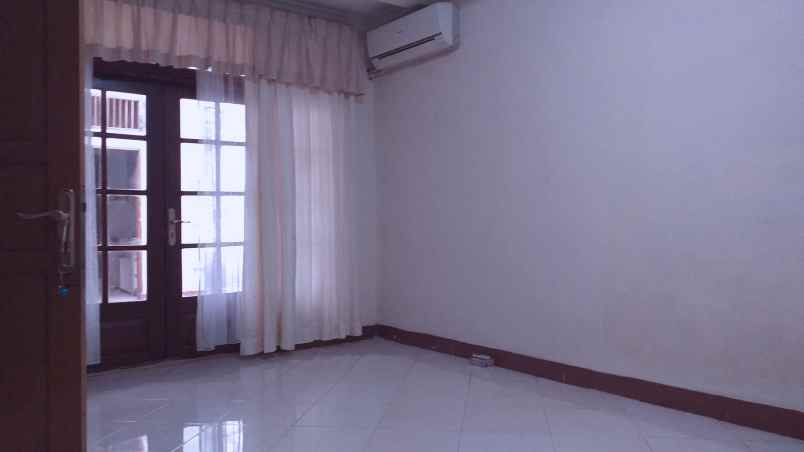 rumah mess kontrakan basecamp siap pakai tangsel