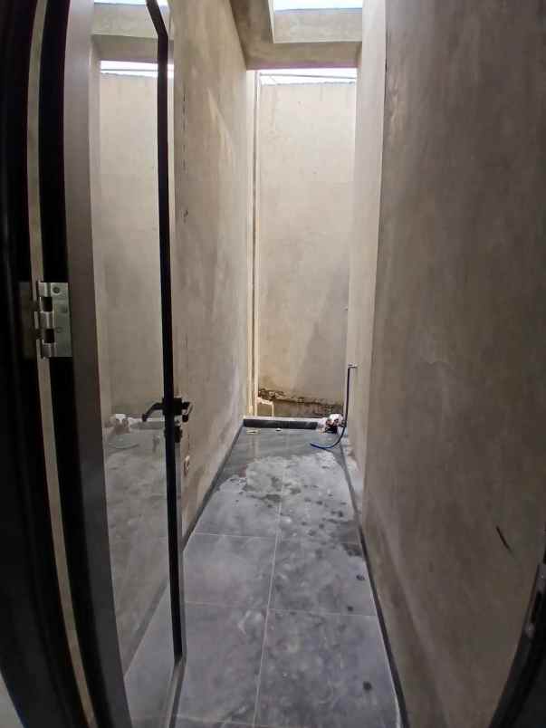 rumah mewah 2 5 lantai di cipedak jakarta selatan