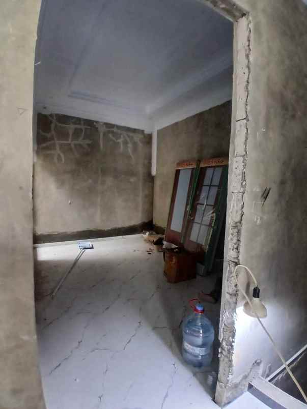 rumah mewah 2 5 lantai di cipedak jakarta selatan