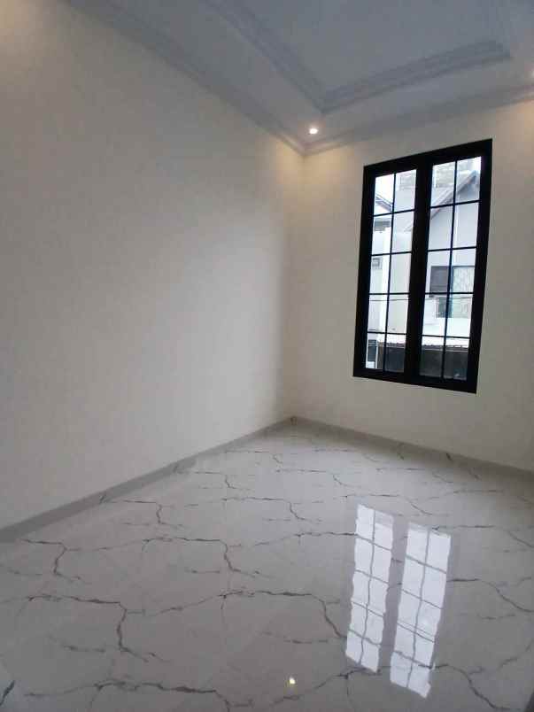 rumah mewah 2 5 lantai di cipedak jakarta selatan