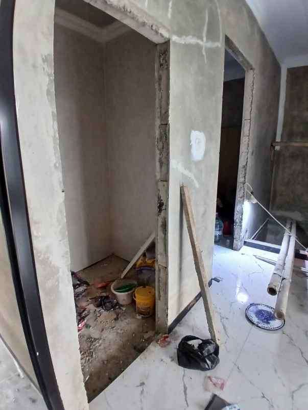 rumah mewah 2 5 lantai di cipedak jakarta selatan