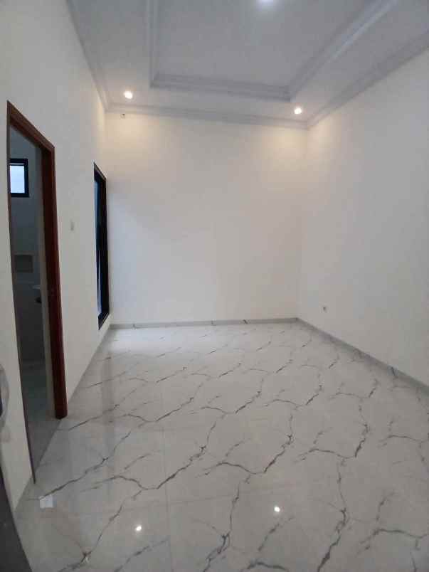 rumah mewah 2 5 lantai di cipedak jakarta selatan