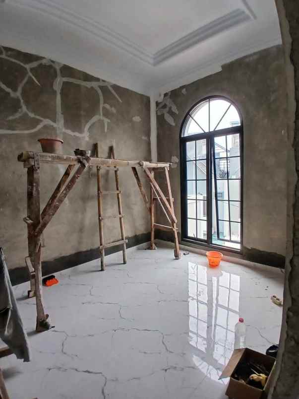 rumah mewah 2 5 lantai di cipedak jakarta selatan