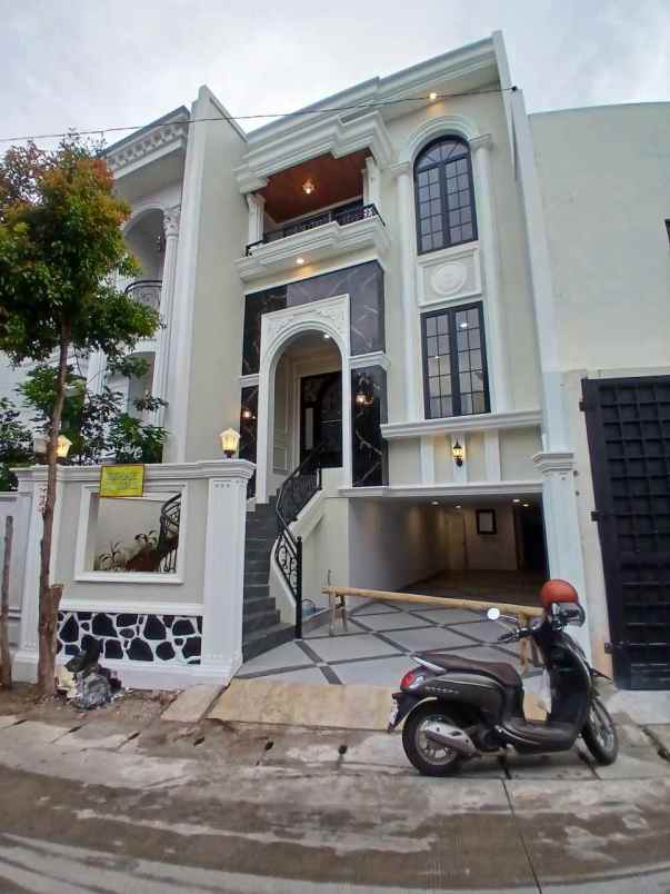 rumah mewah 2 5 lantai di cipedak jakarta selatan