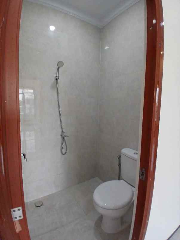 rumah mewah 2 5 lantai di cipedak jakarta selatan