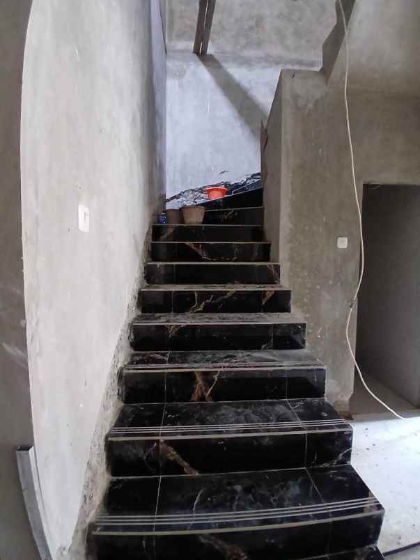 rumah mewah 2 5 lantai di cipedak jakarta selatan