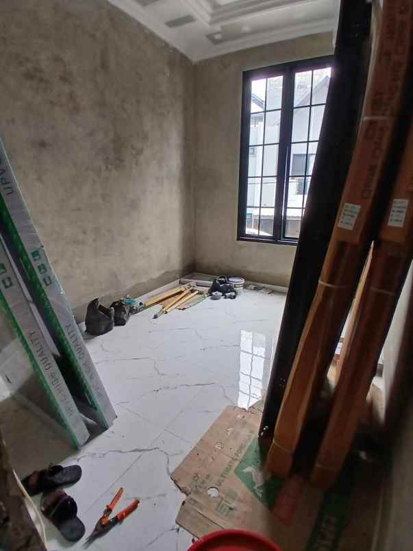 rumah mewah 2 5 lantai di cipedak jakarta selatan