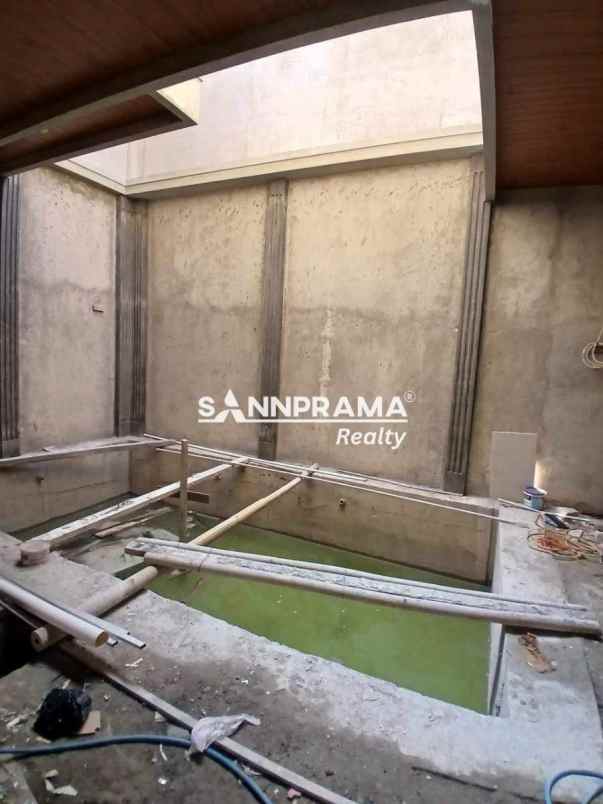 rumah mewah 2 lantai di tanah baru depok ada pool