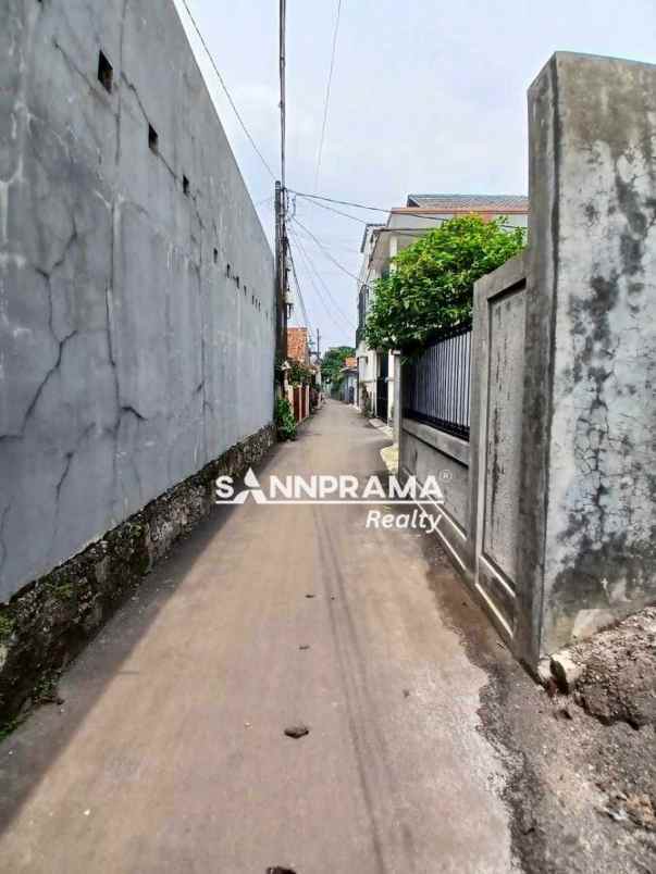 rumah mewah 2 lantai di tanah baru depok ada pool