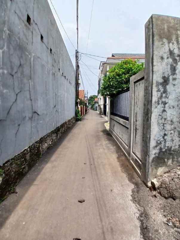 rumah mewah 2 lantai di tanah baru depok ada pool