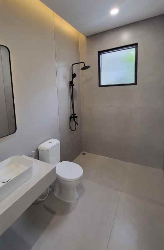 rumah mewah 2 lantai dilegenda wisata cibubur