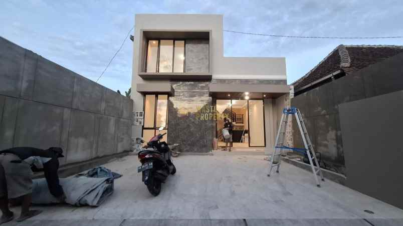 rumah mewah 2 lantai harga terjangkau siap huni 1 unit