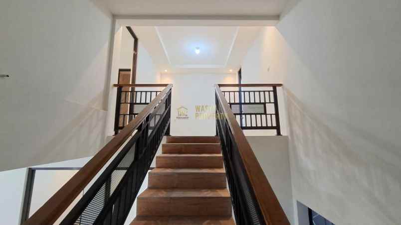 rumah mewah 2 lantai harga terjangkau siap huni 1 unit