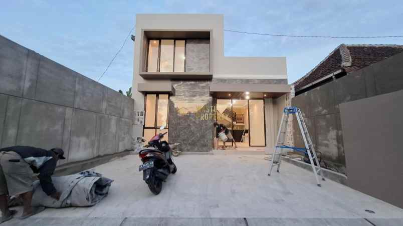 rumah mewah 2 lantai harga terjangkau siap huni 1 unit