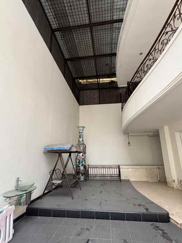 rumah mewah di bukit gading mediterania kelapa gading