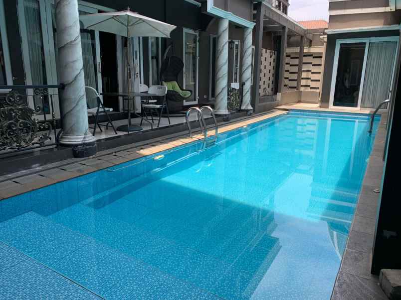 rumah mewah di komplek permata hijau