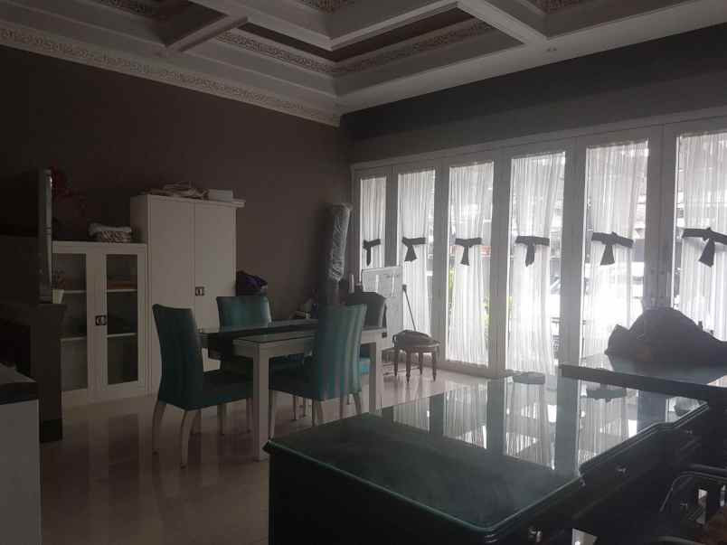 rumah mewah di komplek permata hijau