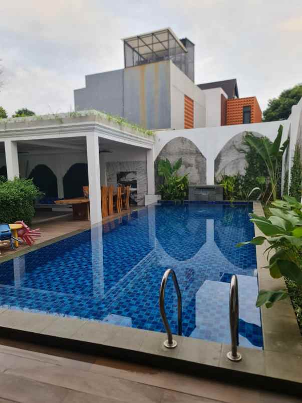rumah mewah kuldesak di komplek bulog jatiwarna bekasi