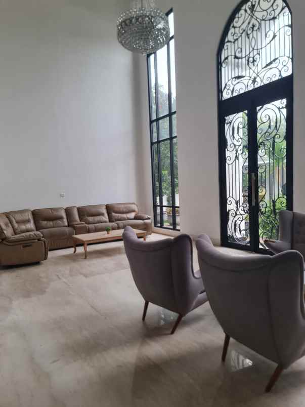 rumah mewah kuldesak di komplek bulog jatiwarna bekasi