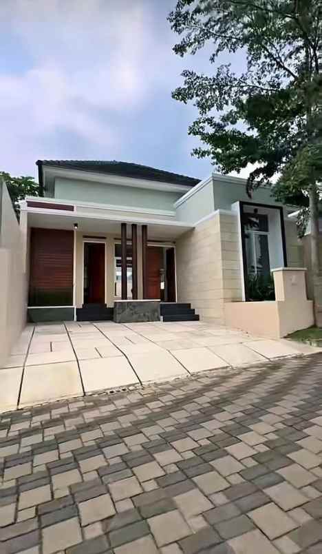 rumah mewah lokasi hanya 5 menit dari exit tol malang