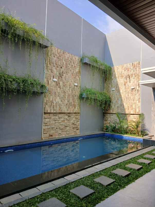 rumah mewah modern design 2 lantai di jakarta selatan