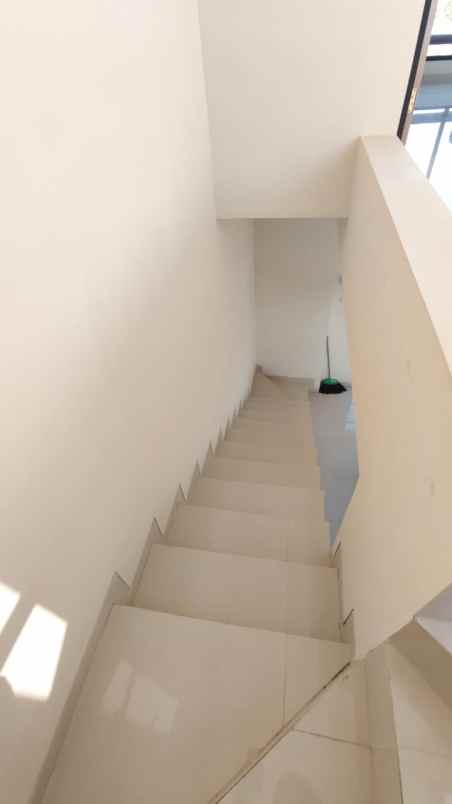 rumah mewah modern free all biaya lokasi cemorokandang