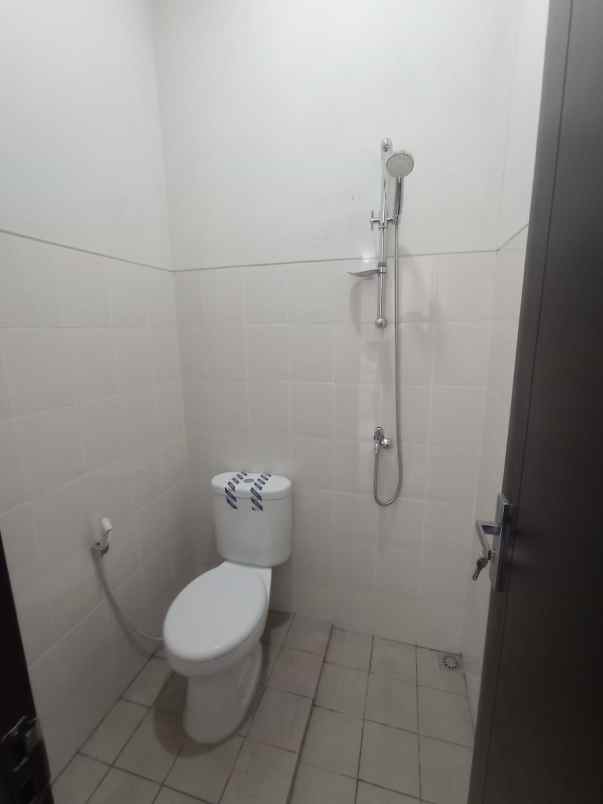 rumah mewah satu lantai di cluster meteseh semarang