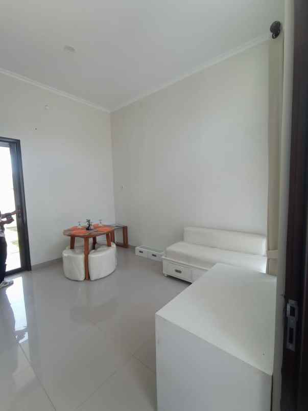 rumah mewah satu lantai di cluster meteseh semarang