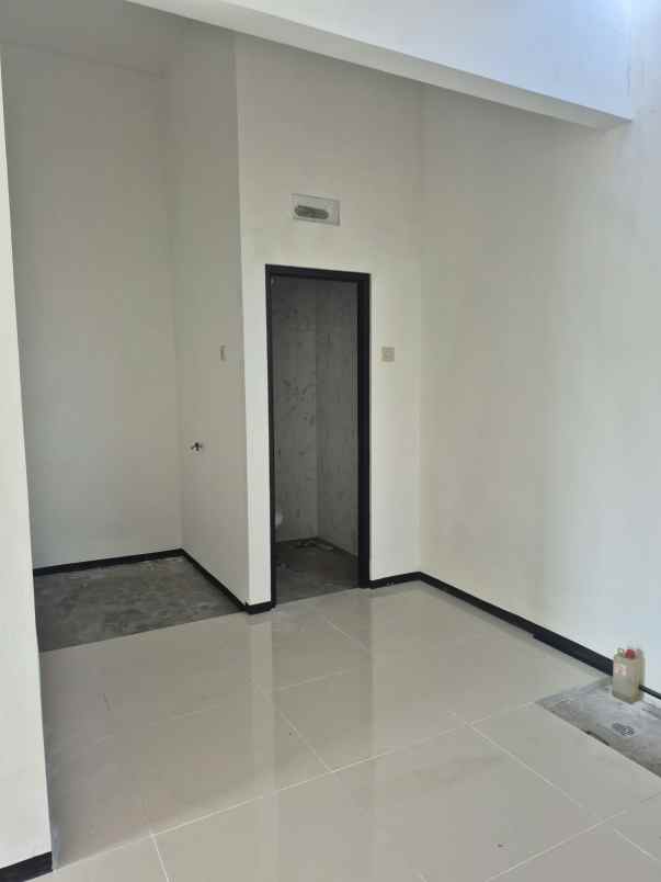 rumah minimalis lokasi di cemorokandang malang