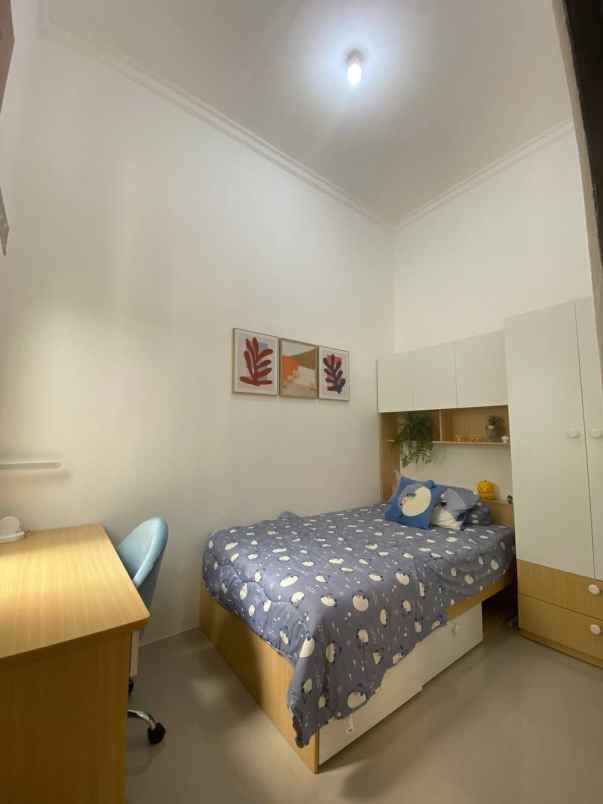 rumah minimalis modern akses jalan utama di sawangan