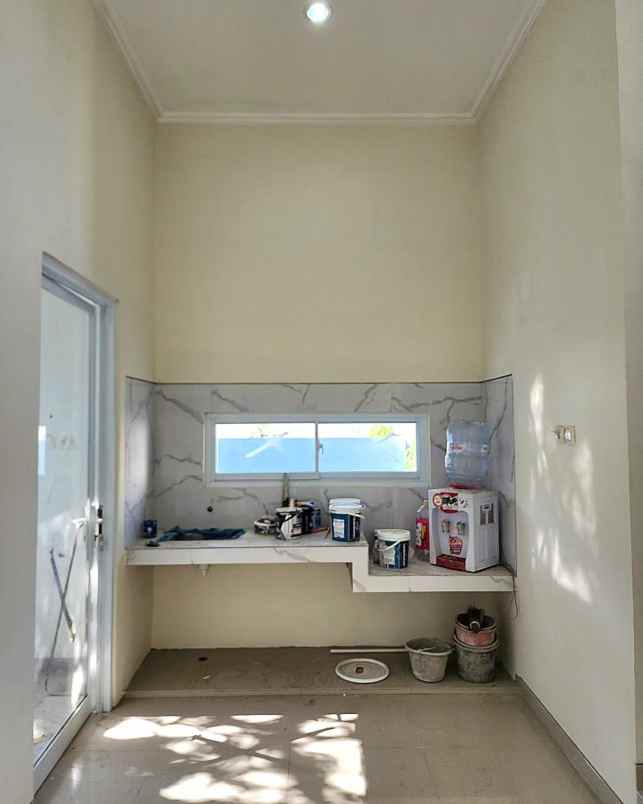 rumah minimalis modern di sleman halaman luas