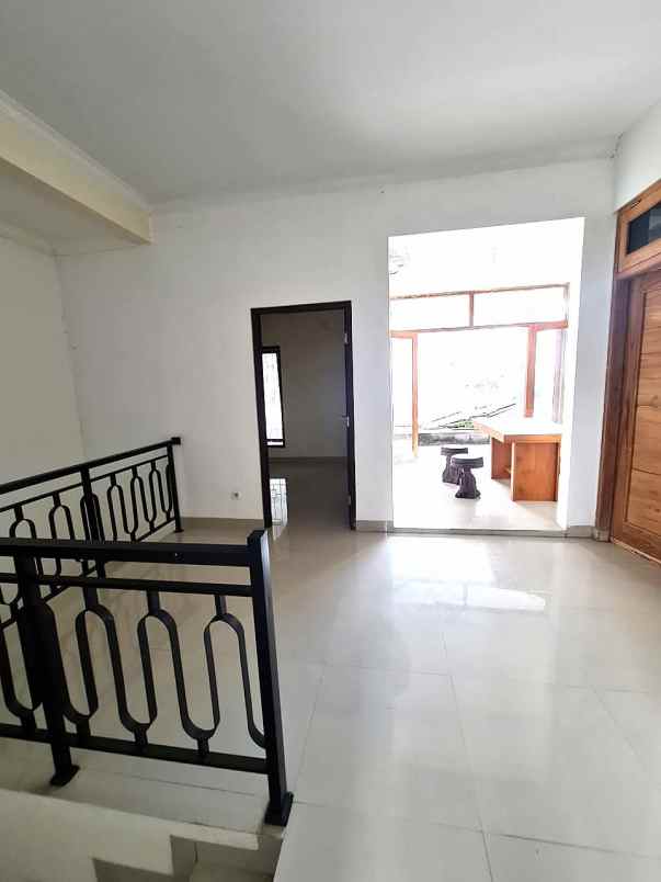 rumah nyaman dan luas di perumahan royal maguwo