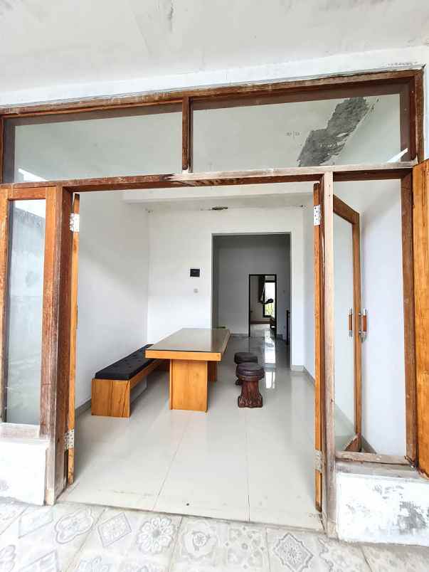 rumah nyaman dan luas di perumahan royal maguwo