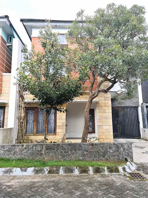 rumah nyaman dan luas di perumahan royal maguwo