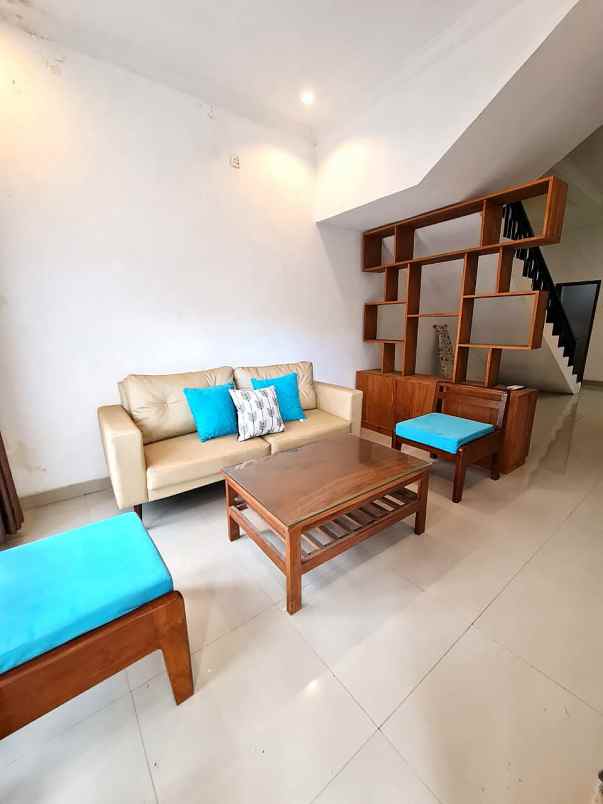 rumah nyaman dan luas di perumahan royal maguwo