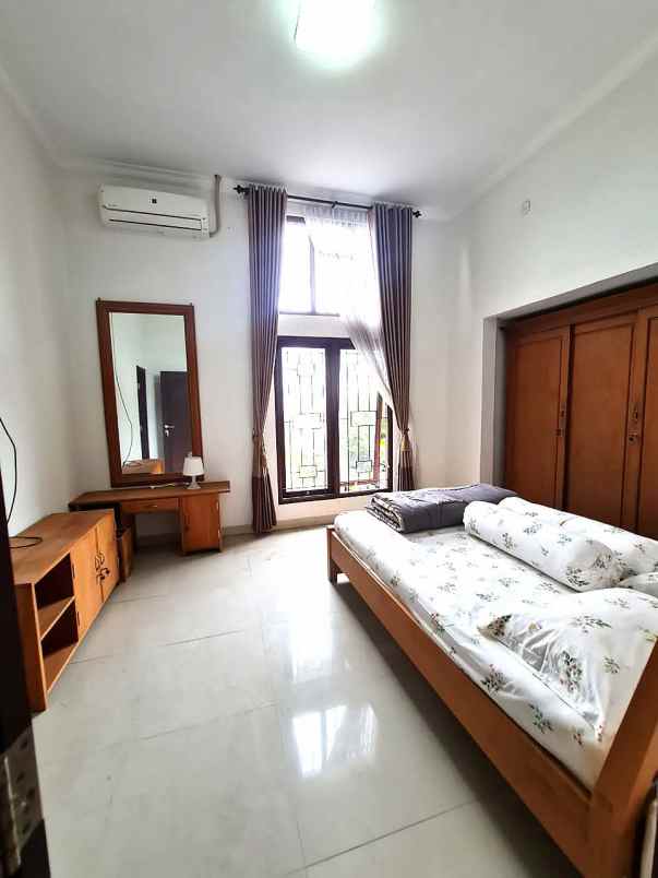 rumah nyaman dan luas di perumahan royal maguwo