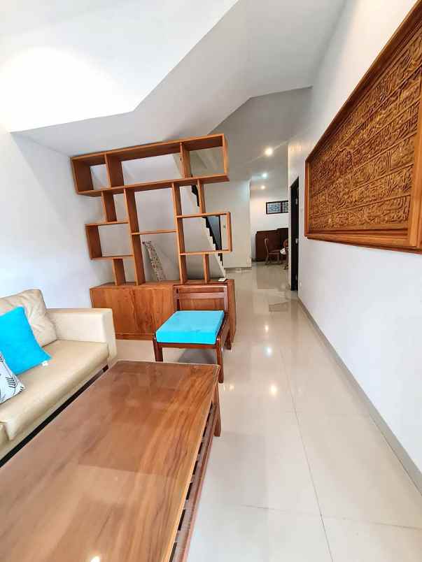 rumah nyaman dan luas di perumahan royal maguwo