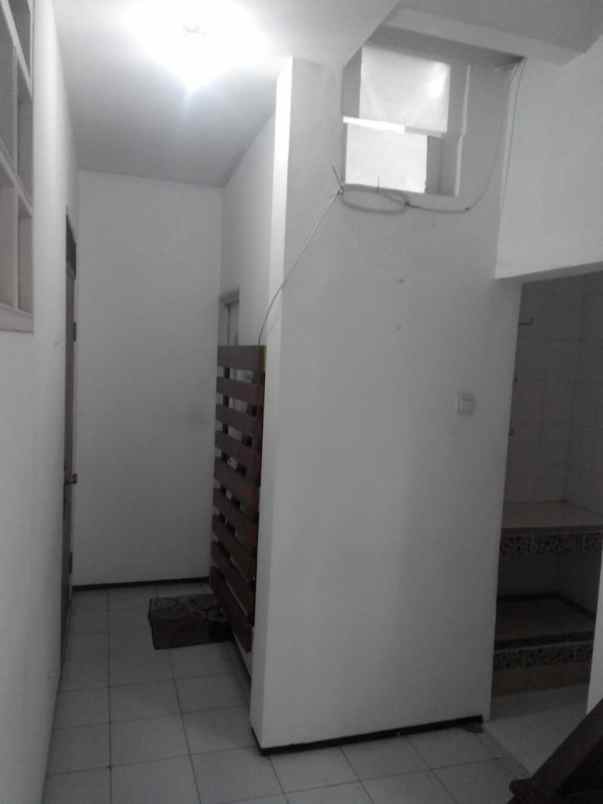 rumah nyaman di pondok kelapa duren sawit