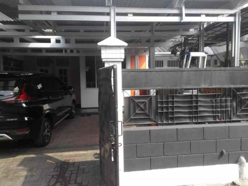 rumah nyaman di pondok kelapa duren sawit